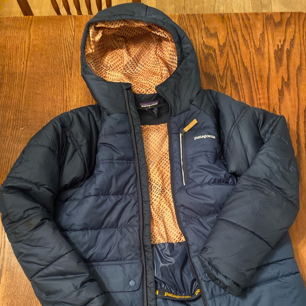 Navy blue Patagonia jacket with gold & navy lining